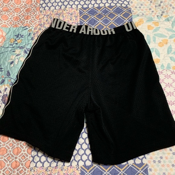 Size XS under Armour shorts - Picture 4 of 4